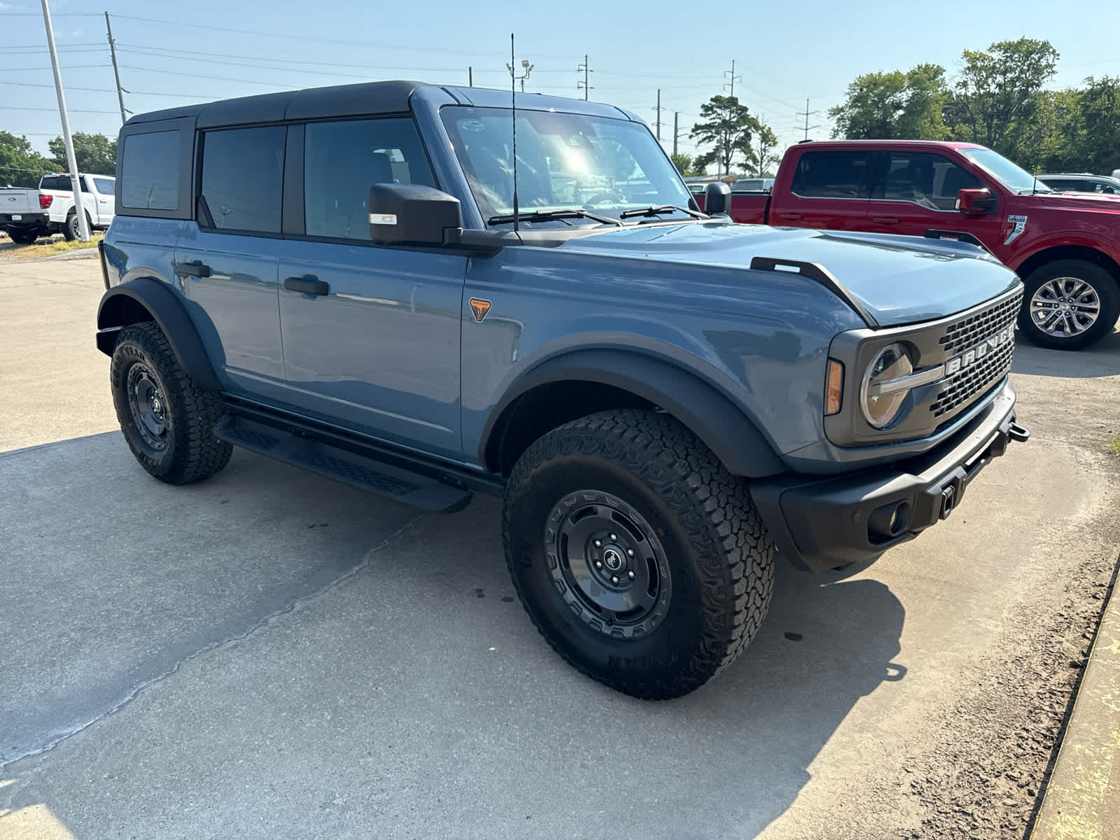 2025 Ford Bronco Badlands photo 3