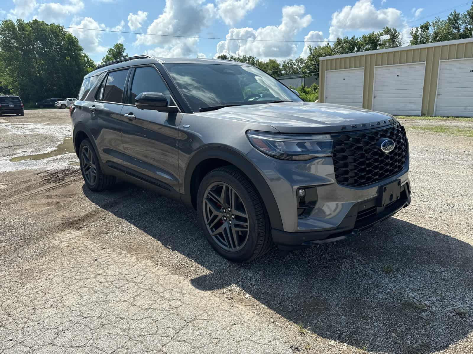 2025 Ford Explorer ST-Line photo 2