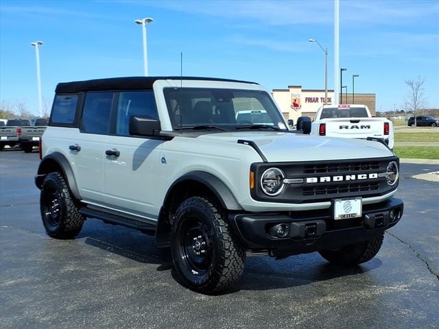 2023 Ford Bronco Black Diamond 4x4's photo