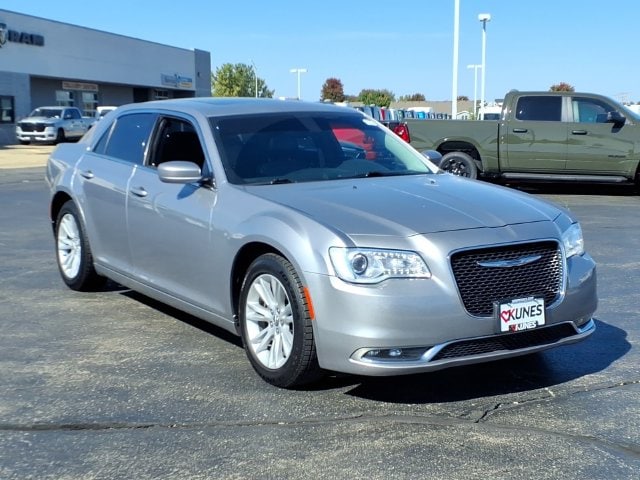 2017 Chrysler 300