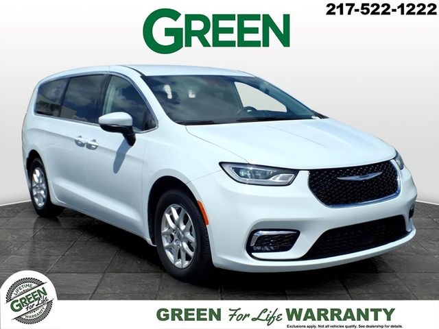 2023 Chrysler Pacifica Touring L's photo