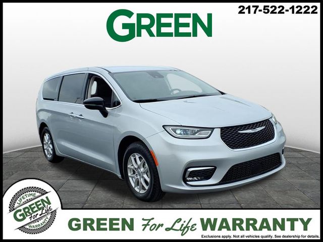 2024 Chrysler Pacifica Touring L's photo