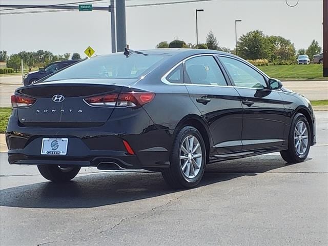 Used 2018 Hyundai Sonata SE with VIN 5NPE24AF5JH612838 for sale in Springfield, IL