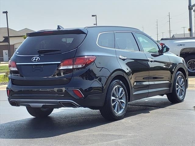 Used 2017 Hyundai Santa Fe SE with VIN KM8SM4HF8HU208608 for sale in Springfield, IL