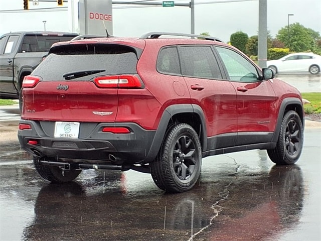 Used 2015 Jeep Cherokee Trailhawk with VIN 1C4PJMBS8FW611353 for sale in Springfield, IL