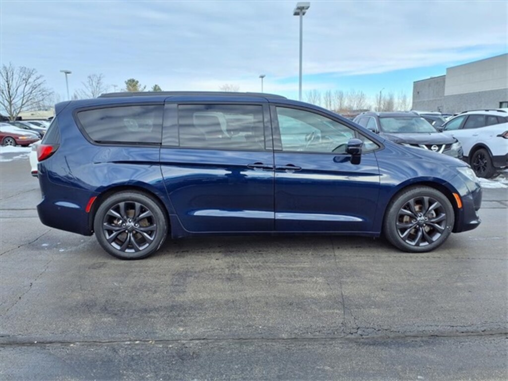Used 2018 Chrysler Pacifica Limited Van