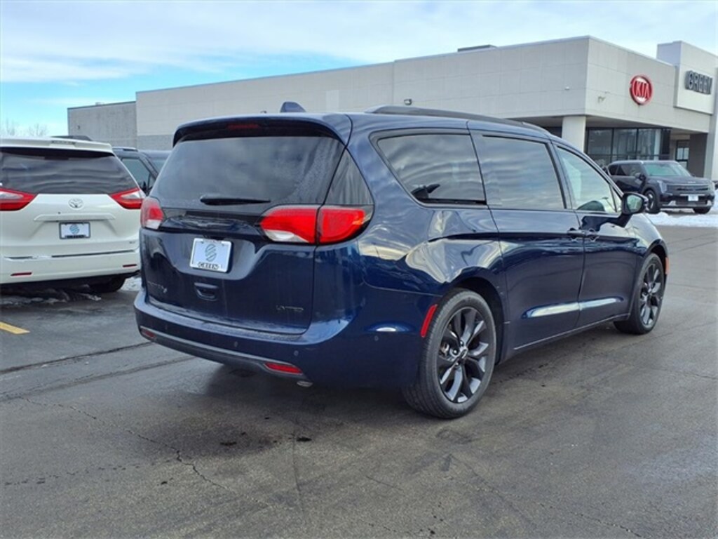 Used 2018 Chrysler Pacifica Limited Van
