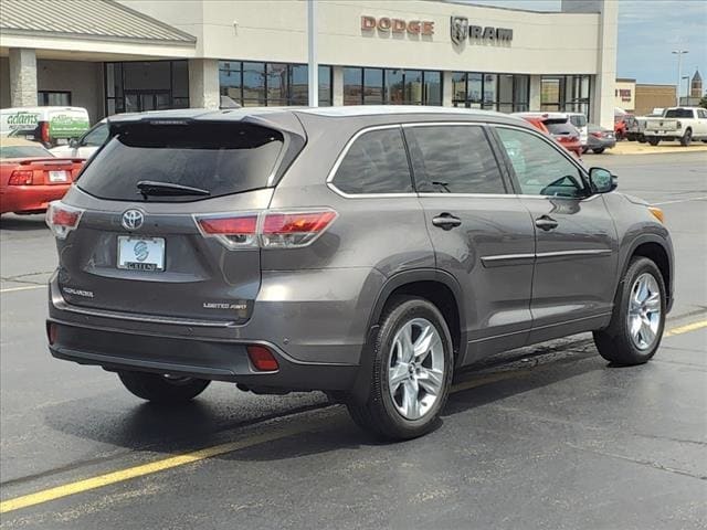 Used 2016 Toyota Highlander Limited with VIN 5TDDKRFH1GS294383 for sale in Springfield, IL