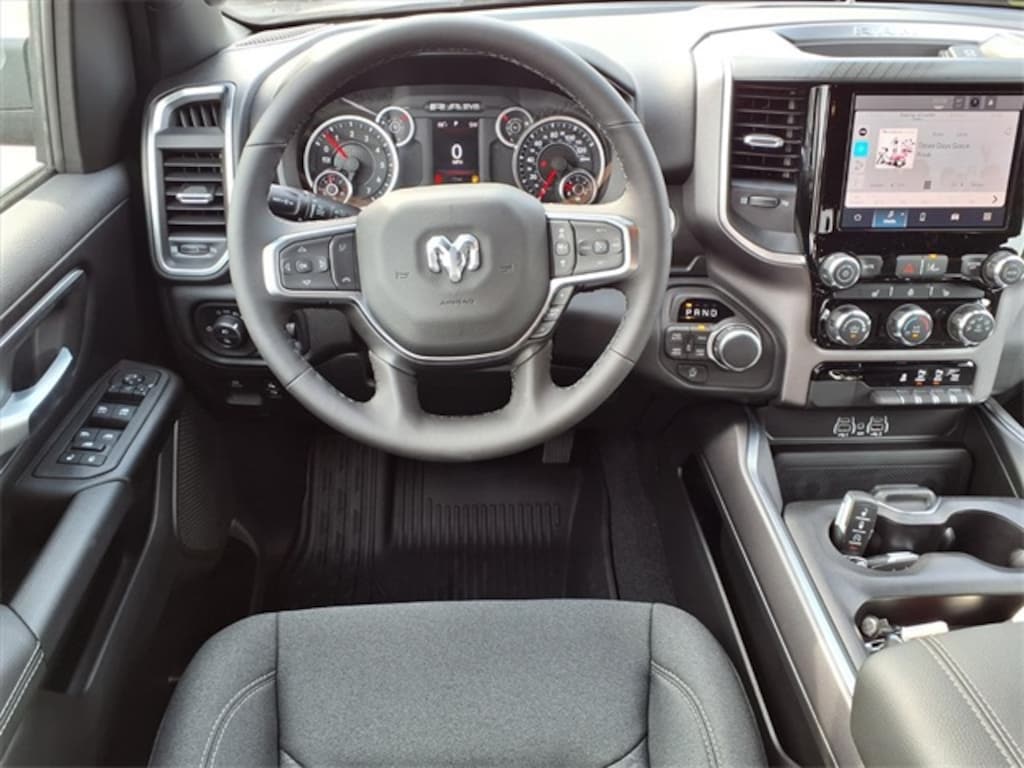 New 2025 Ram 1500 BIG HORN CREW CAB 4X4 5'7 BOX Pickup