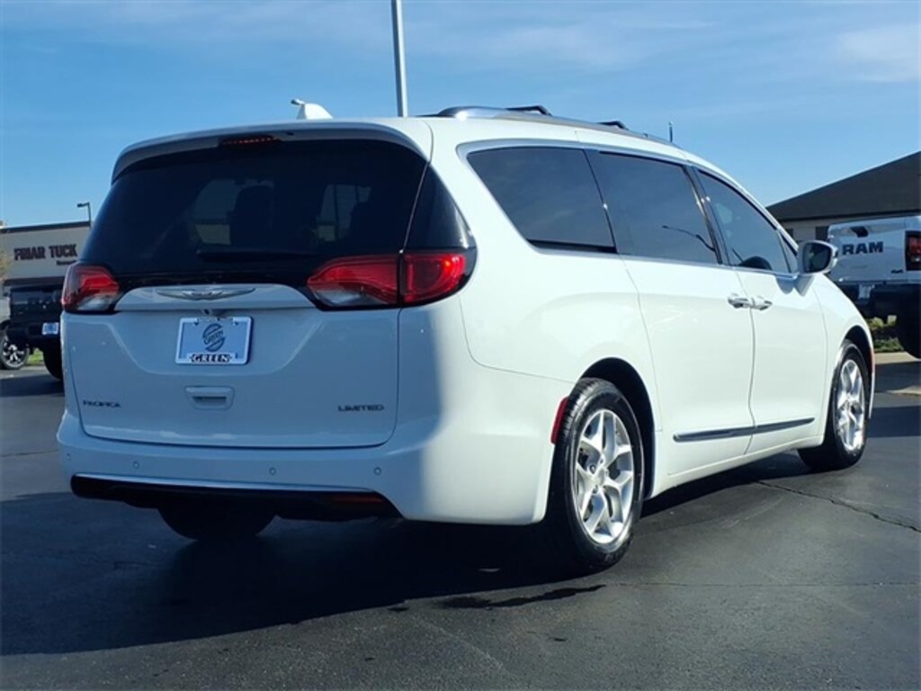 Used 2019 Chrysler Pacifica Limited Minivan/Van