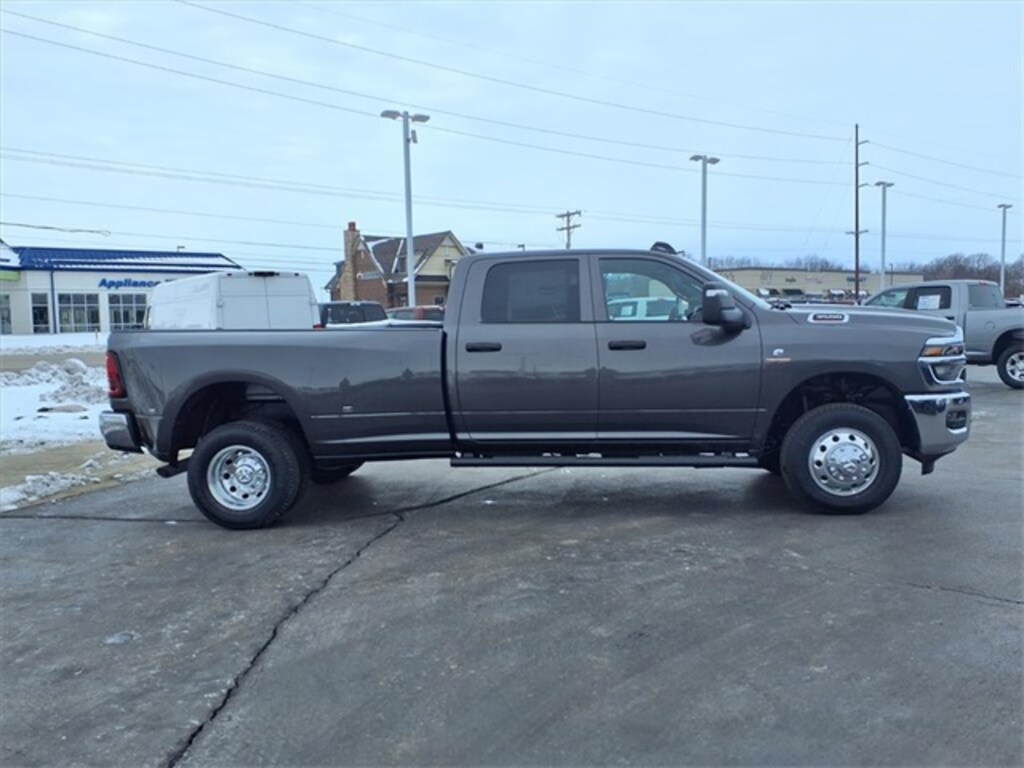New 2026 Ram 3500 TRADESMAN CREW CAB 4X4 8' BOX Pickup