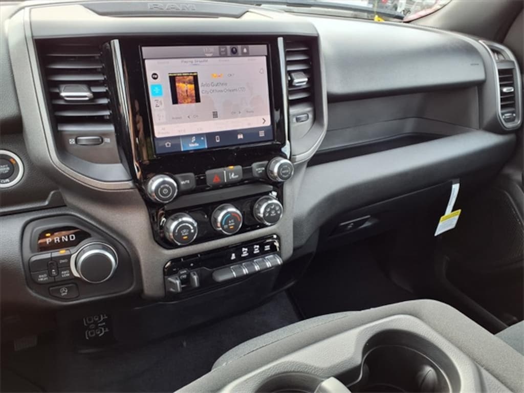 New 2026 Ram 1500 EXPRESS CREW CAB 4X4 5'7 BOX Pickup