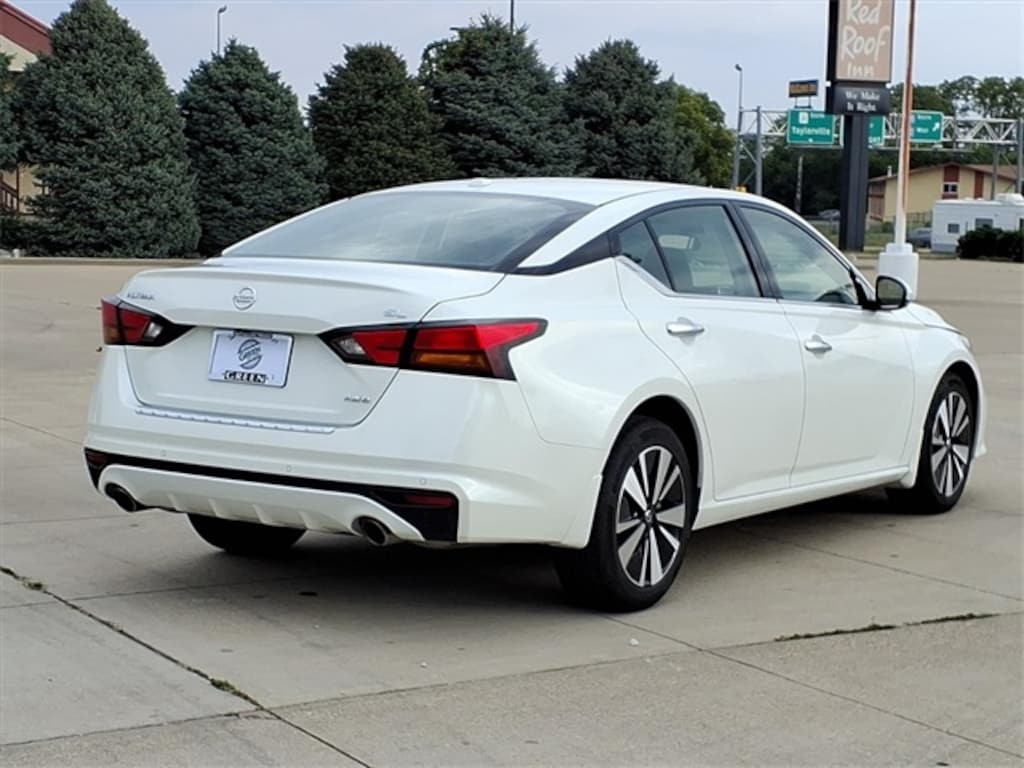 Used 2022 Nissan Altima 2.5 SL Sedan