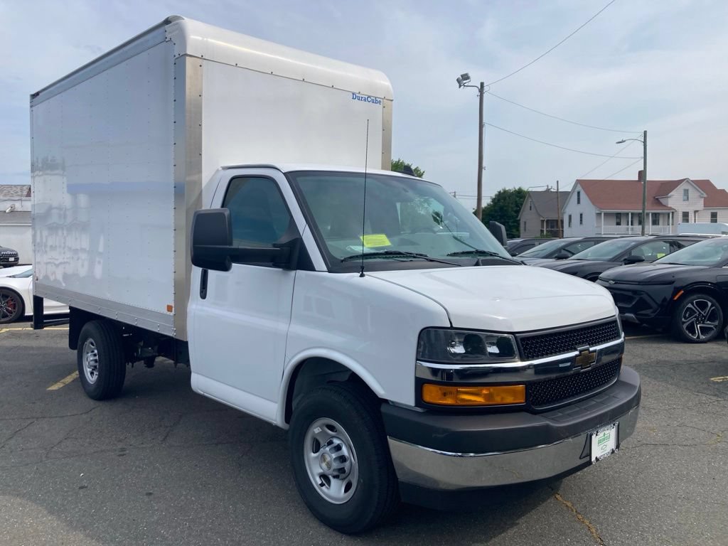 Summit White 2026 Chevrolet Express Chassis Van Rear-Wheel Drive Automatic
