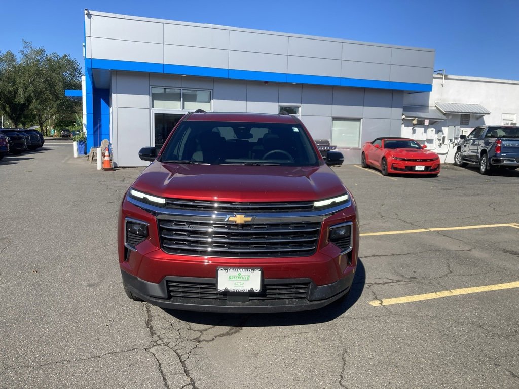 2025 Chevrolet Traverse photo 2