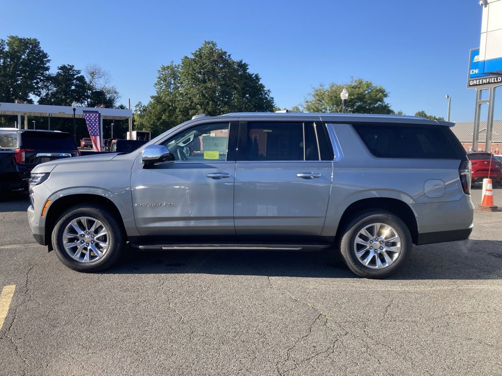 2025 Chevrolet Suburban Premier photo 4