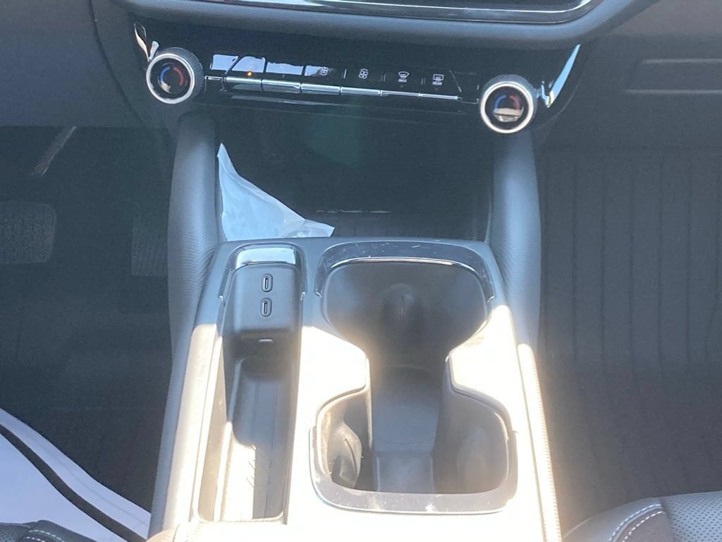 2025 Chevrolet Equinox EV RS - Photo 12
