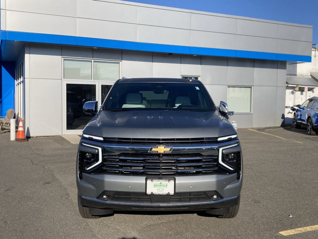 2025 Chevrolet Suburban Premier photo 2