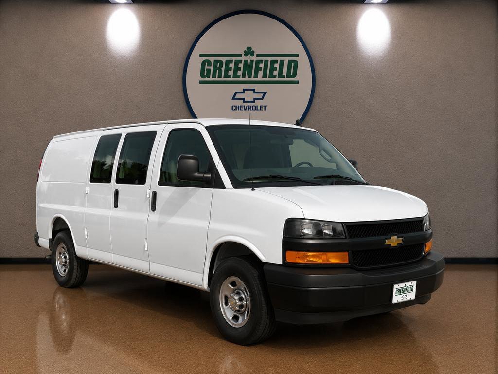 2025 Chevrolet Express 3500 Work Van HD's photo
