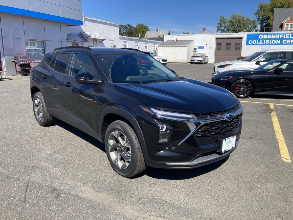 New 2025 Chevrolet Trax LT SUV