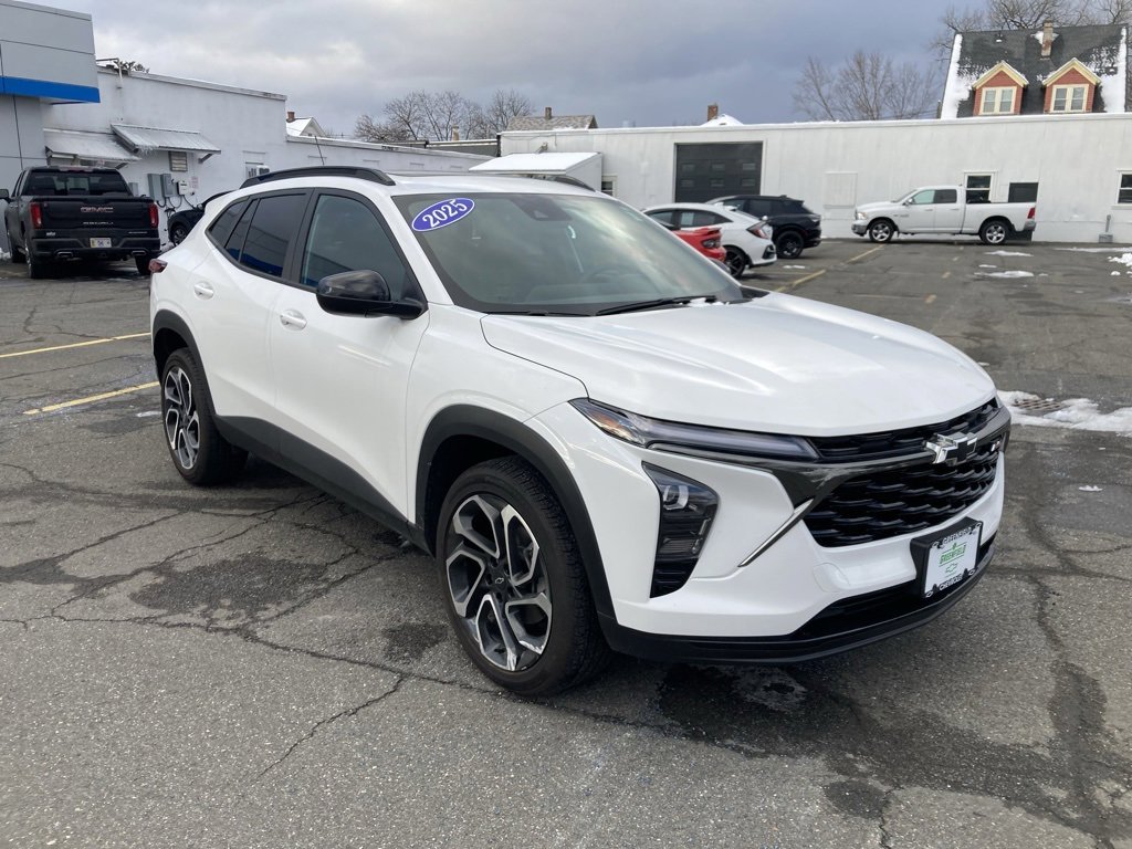 2025 Chevrolet Trax RS's photo