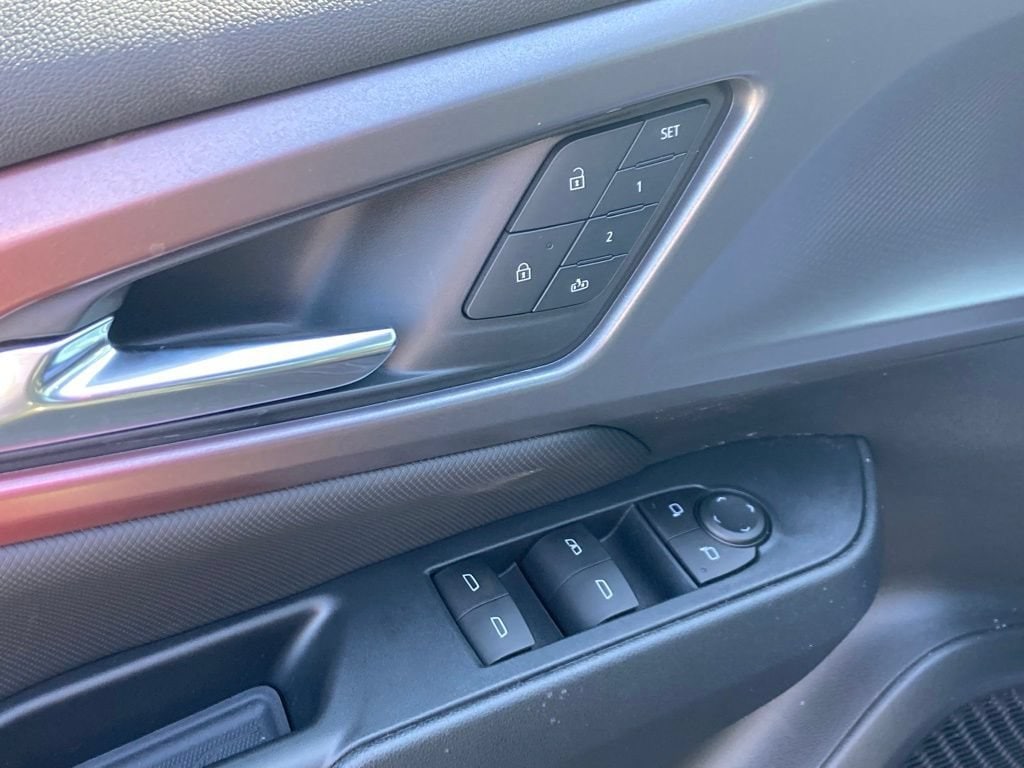 2025 Chevrolet Equinox EV RS - Photo 14