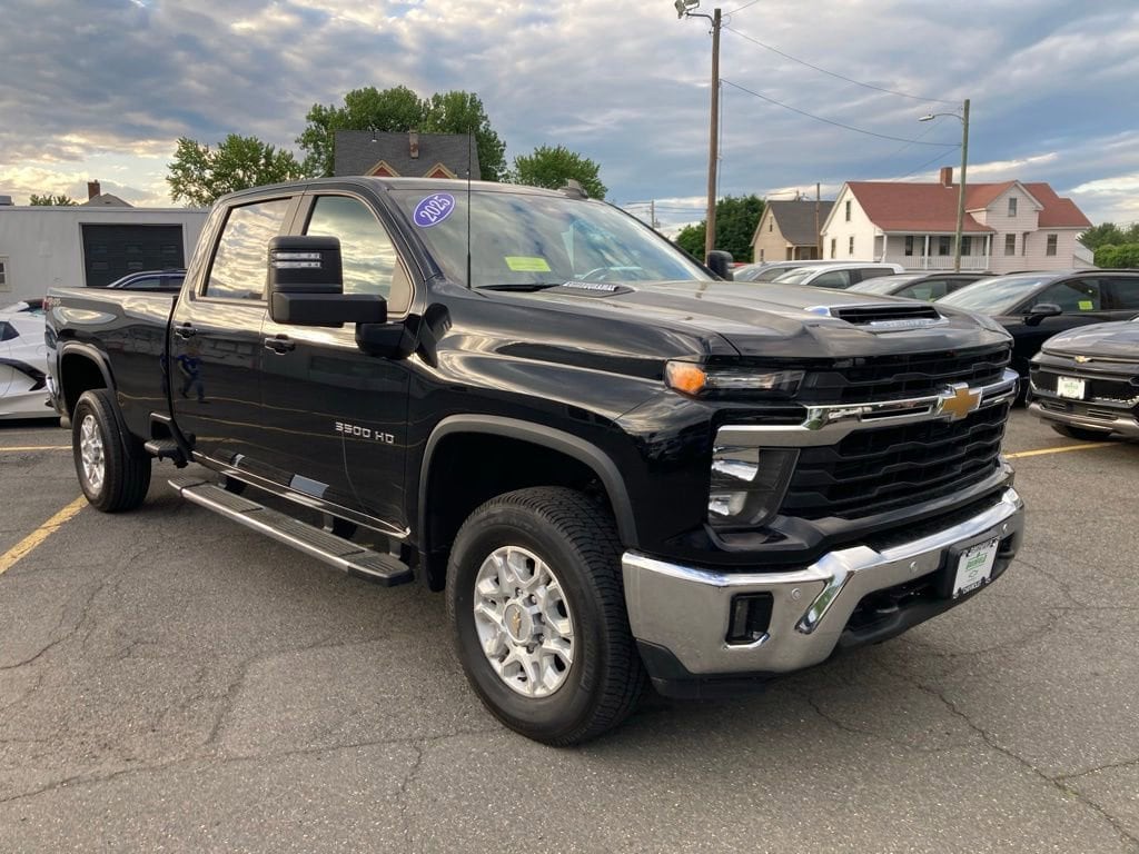 2025 Chevrolet Silverado HD LT 4WD Crew Cab Standard Box SRW's photo