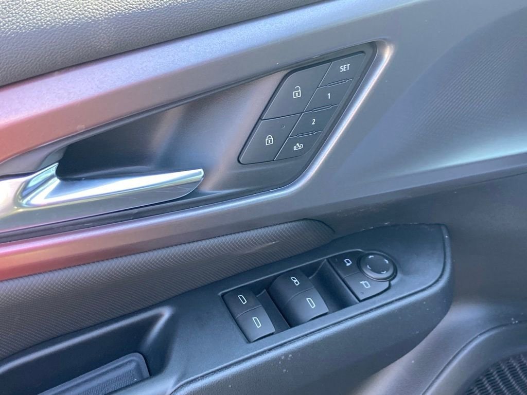 2025 Chevrolet Equinox EV RS - Photo 14