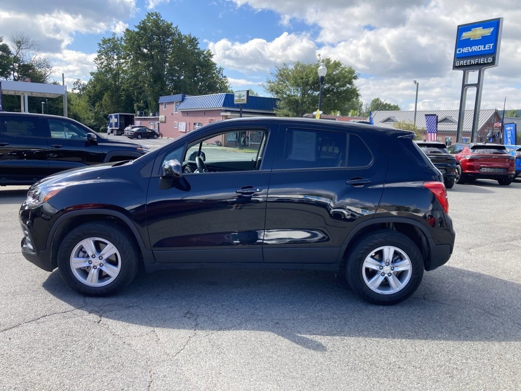 2022 Chevrolet Trax LS photo 3