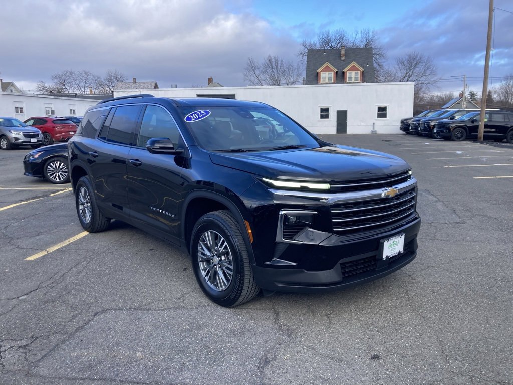 2025 Chevrolet Traverse LT's photo