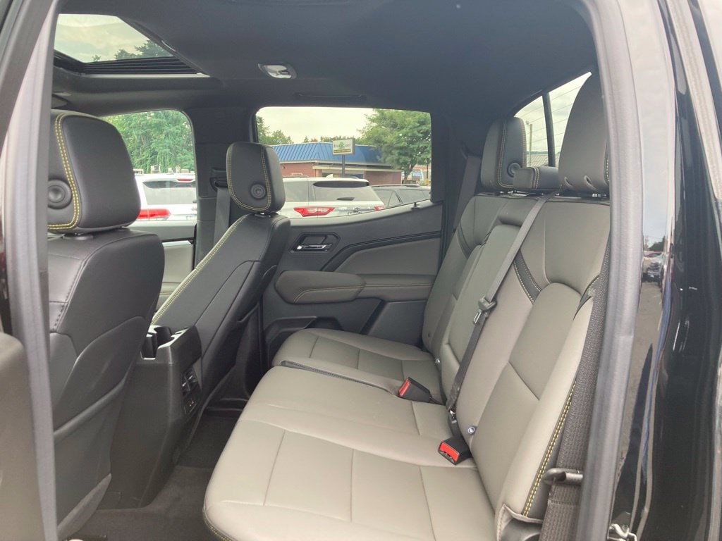 2026 Chevrolet Colorado ZR2 - Photo 16