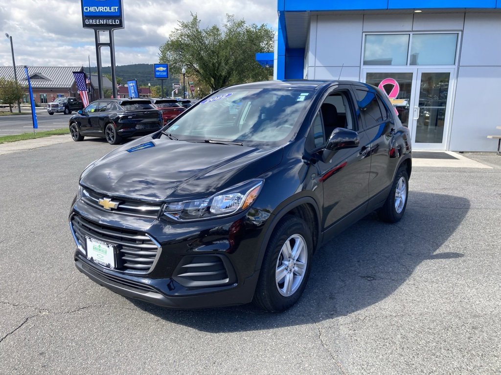2022 Chevrolet Trax LS photo 2