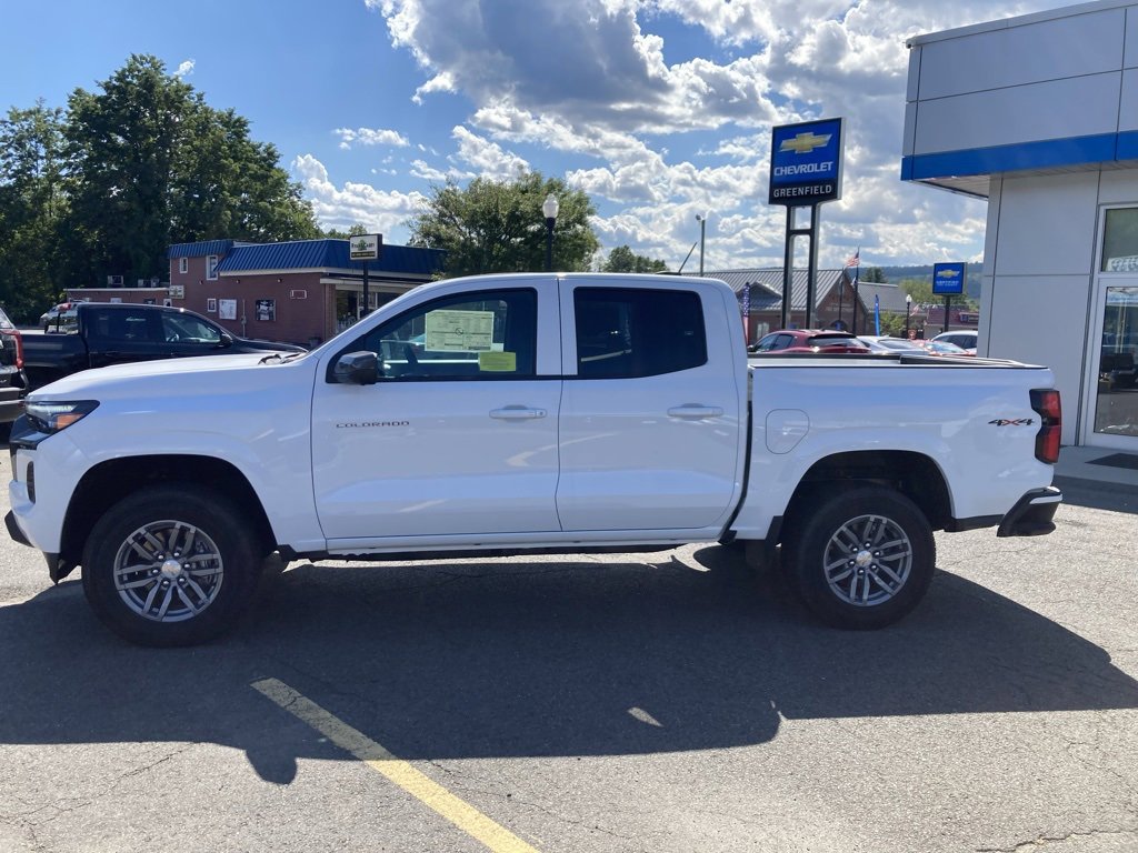 2025 Chevrolet Colorado Work Truck LT photo 4