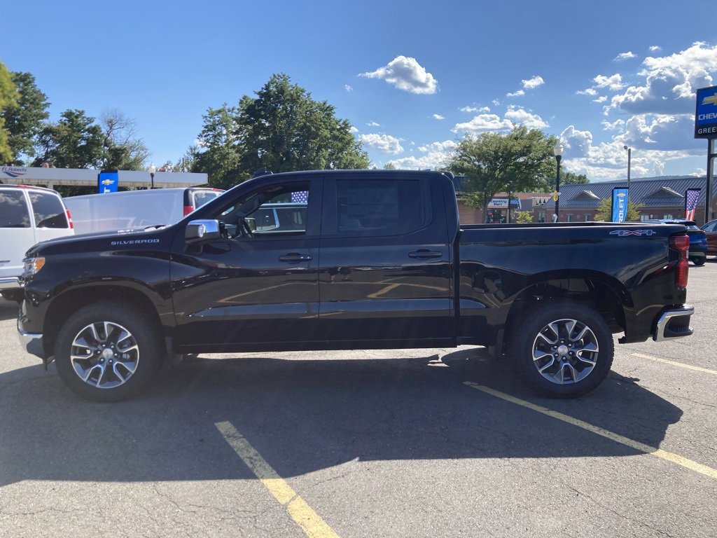 2025 Chevrolet Silverado 1500 LT photo 4