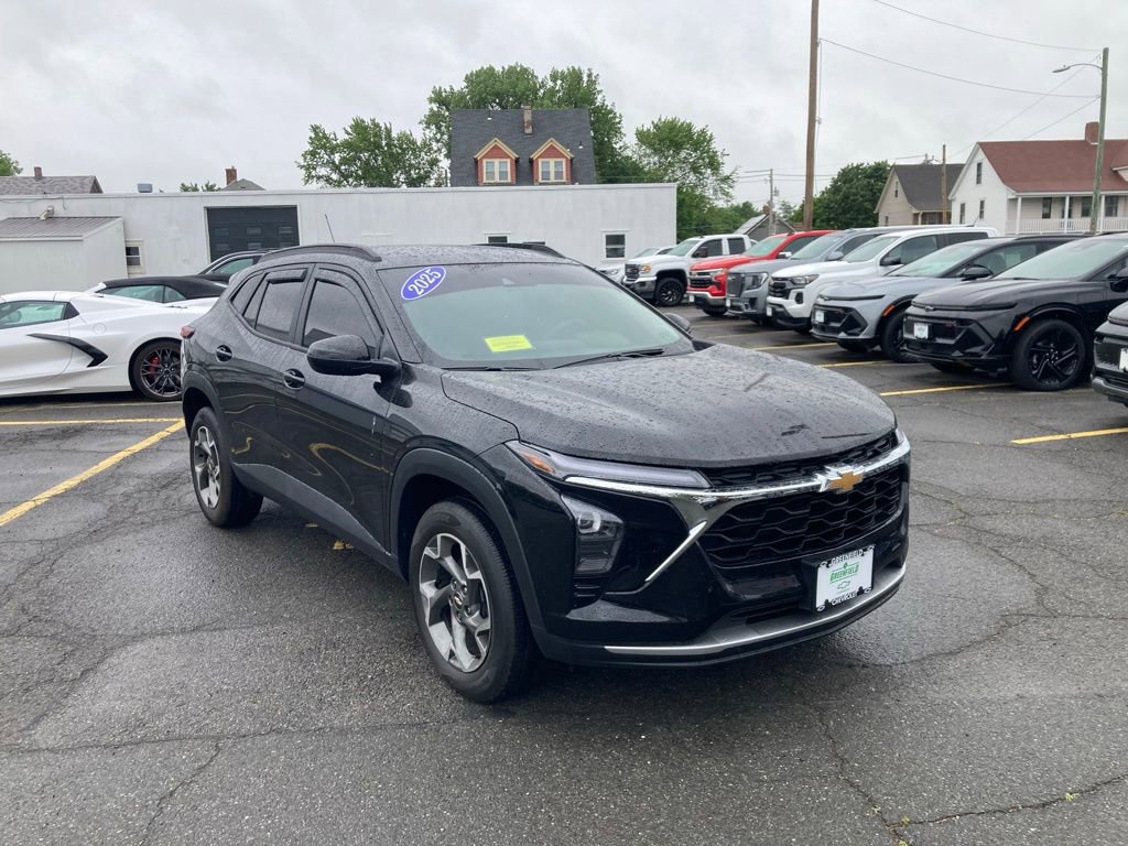 2025 Chevrolet Trax LT's photo