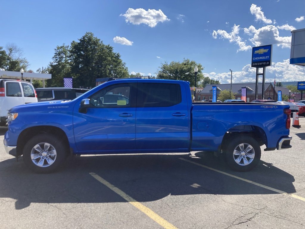 2025 Chevrolet Silverado 1500 LT photo 4