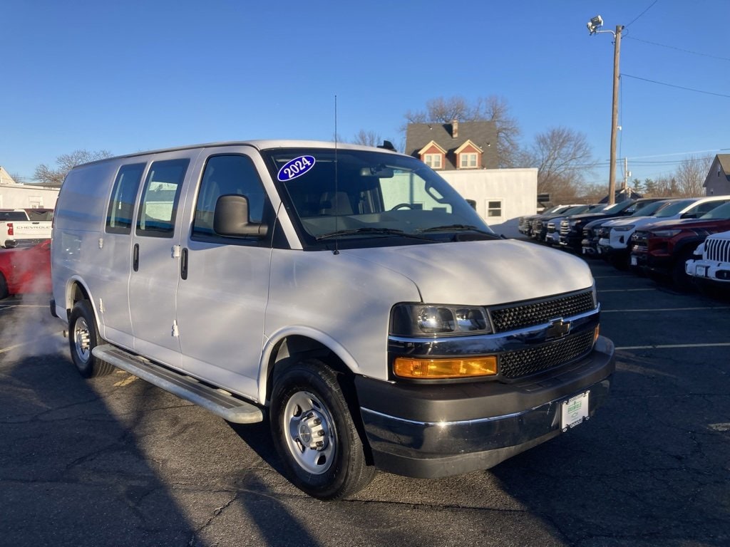 2024 Chevrolet Express Cargo Work Van's photo