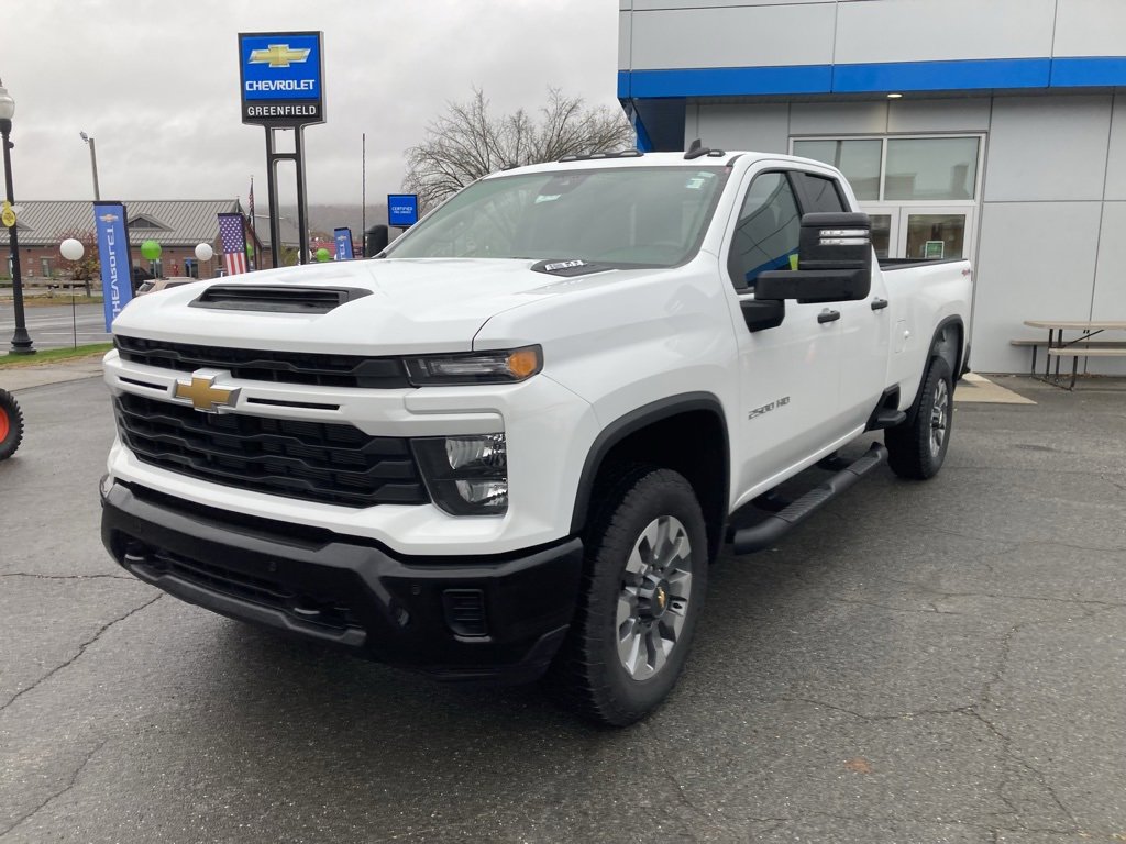 2026 Chevrolet Silverado 2500HD Custom photo 3