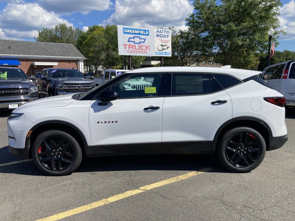 2025 Chevrolet Blazer 2LT photo 3