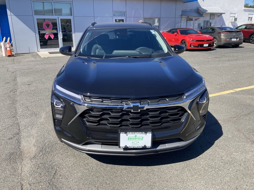 New 2025 Chevrolet Trax LT SUV