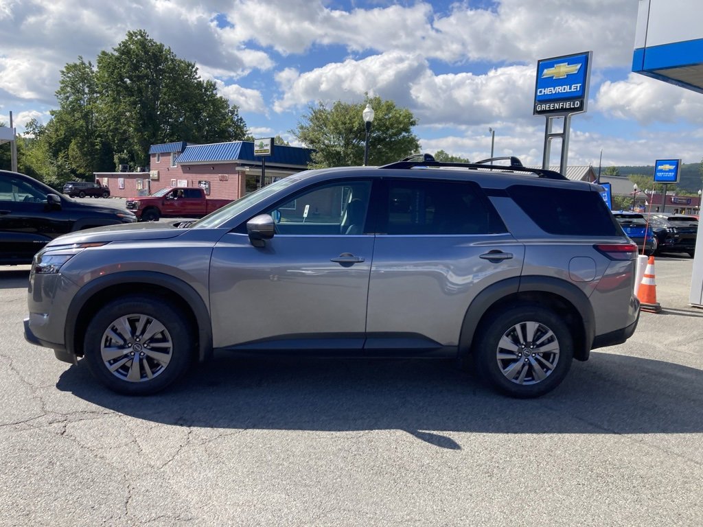 2024 Nissan Pathfinder SV photo 3
