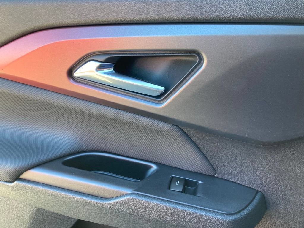 2025 Chevrolet Equinox EV RS - Photo 17