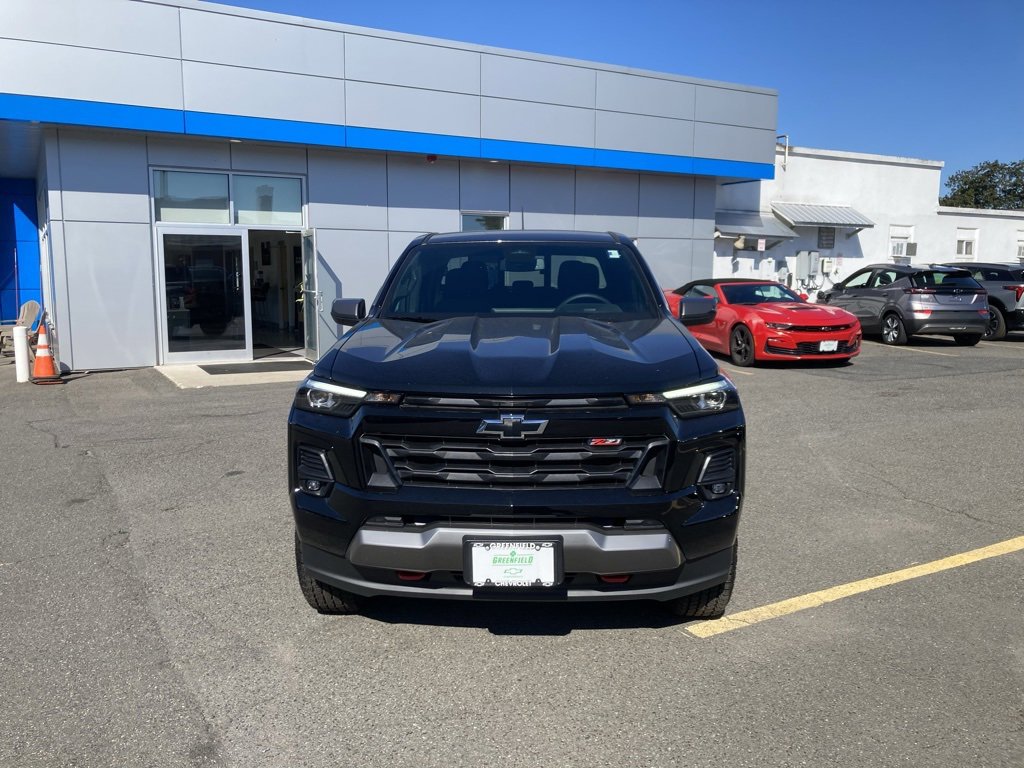 2025 Chevrolet Colorado Z71 photo 2