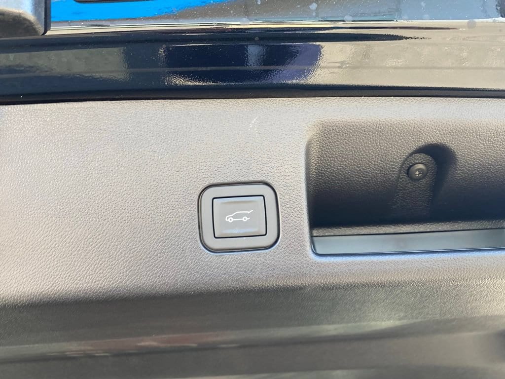 2025 Chevrolet Equinox EV RS - Photo 16