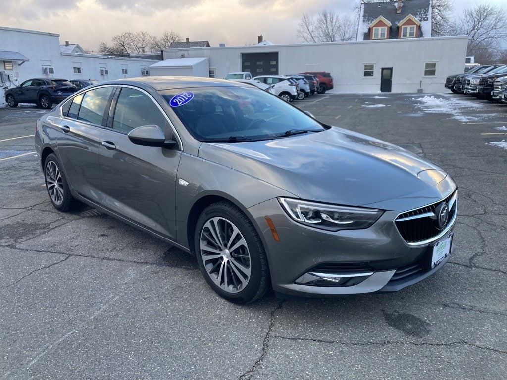 2018 Buick Regal Sportback Essence's photo