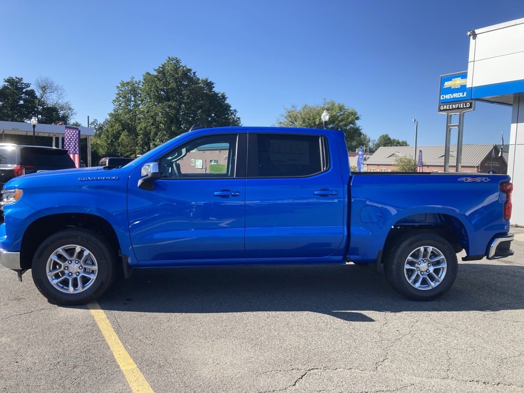 2025 Chevrolet Silverado 1500 LT photo 4