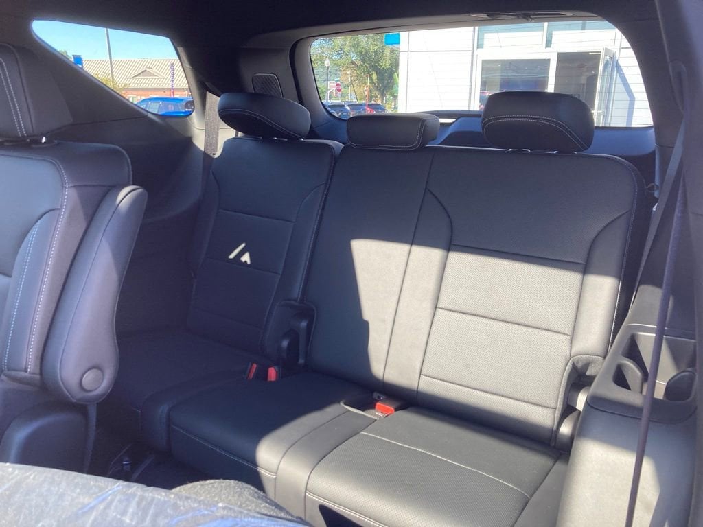 2025 Chevrolet Traverse LT - Photo 24