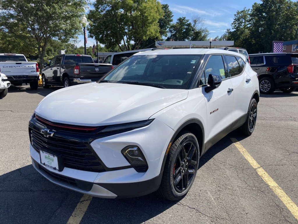 2025 Chevrolet Blazer 2LT photo 2