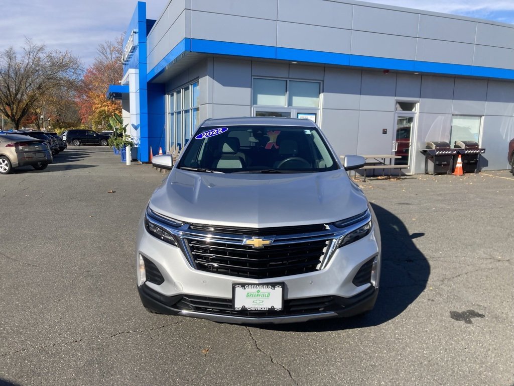 2022 Chevrolet Equinox LT photo 2