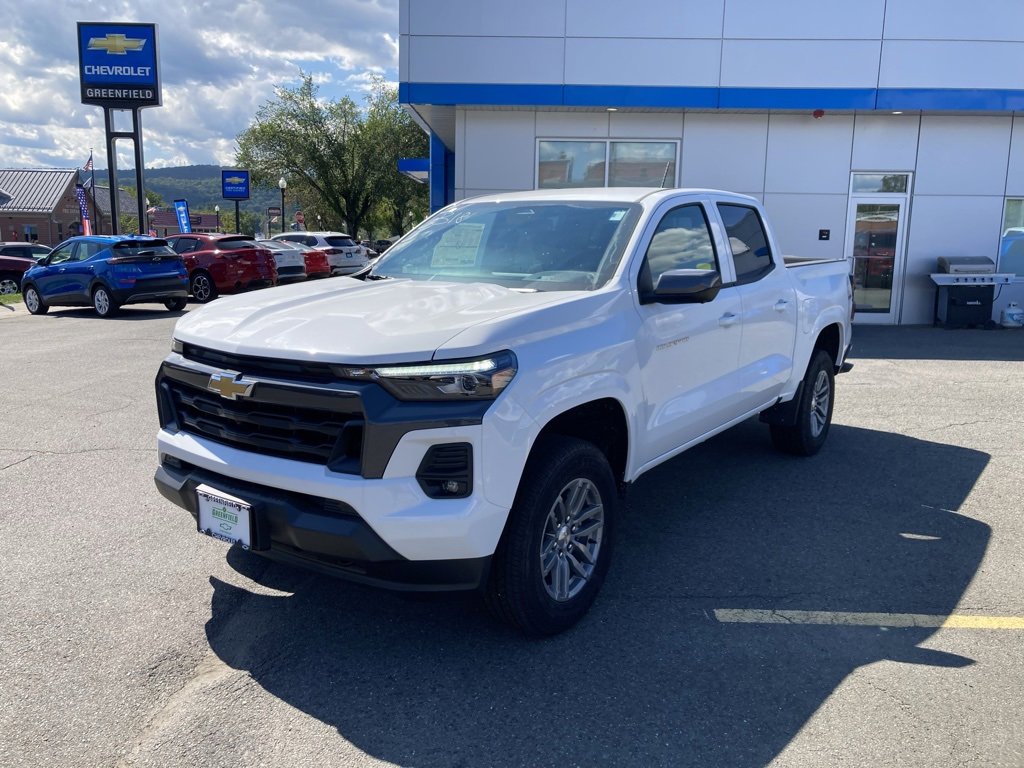 2025 Chevrolet Colorado Work Truck LT photo 3